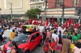 Procissão de Corpus Christi reúne centenas de fiéis no centro de Manaus em momento de fé e devoção