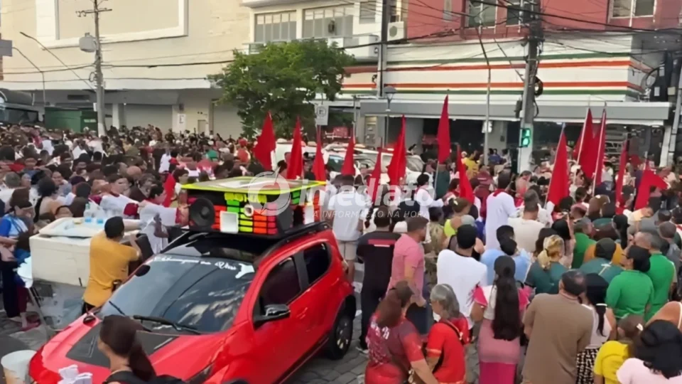 Procissão de Corpus Christi reúne centenas de fiéis no centro de Manaus em momento de fé e devoção