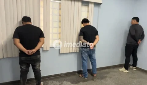 Trio é preso após se passar por entregadores e aplicar golpe com empréstimos fraudulentos em Manaus 
