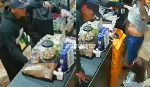 VEJA VÍDEO: Comerciante é rendido por bandidos e implora para não ser morto na frente da filha após ter arma apontada para o rosto durante assalto