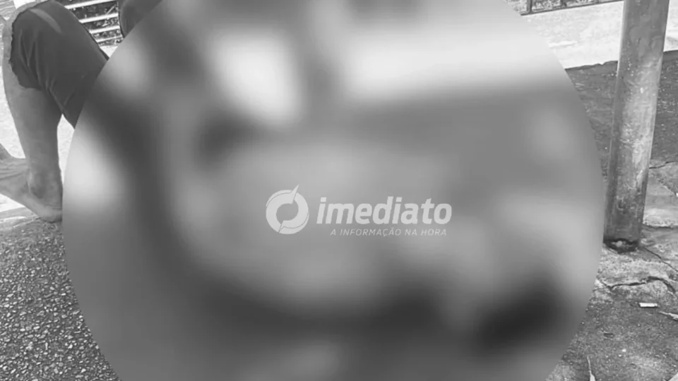 VEJA FOTOS: ‘Pato Rouco’ é resgatado pela polícia minutos antes de ser morto por tribunal do crime na Orla do Amarelinho, no bairro Educandos
