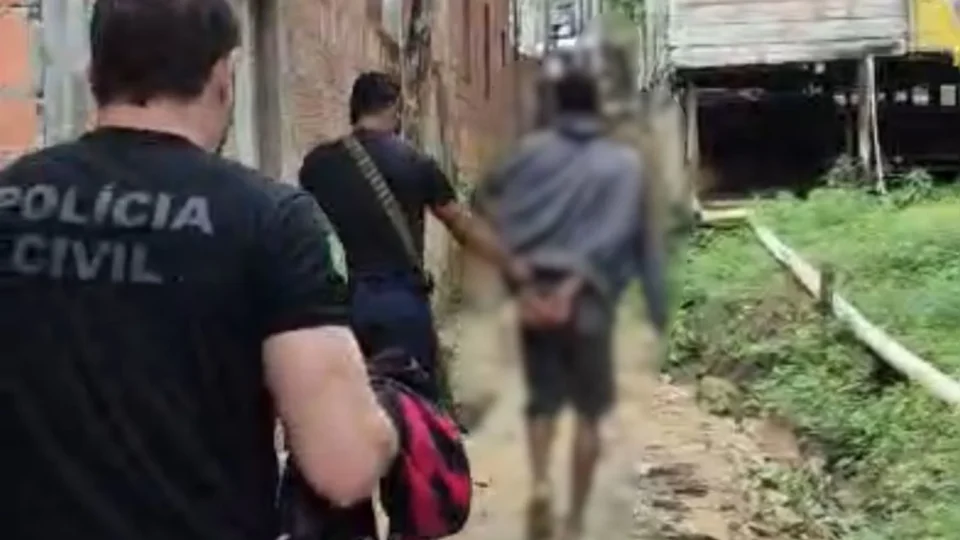 Pai é preso suspeito de abusar da filha de 5 anos em Tapauá