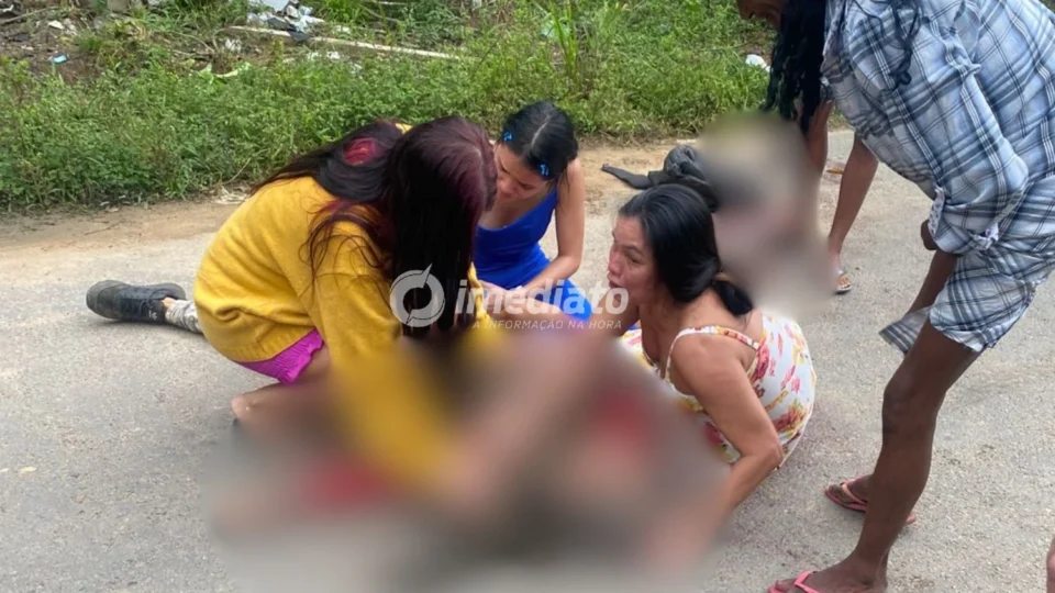 Veja o vídeo: ‘Acorda, meu filho. Mamãe vai te salvar’, grita mãe aos prantos sobre o corpo de filho fuzilado no Tarumã