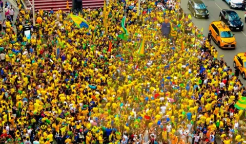 MVA reúne 8 mil torcedores em Bandeiraço e pinta Times Square de verde e amarelo em festa histórica