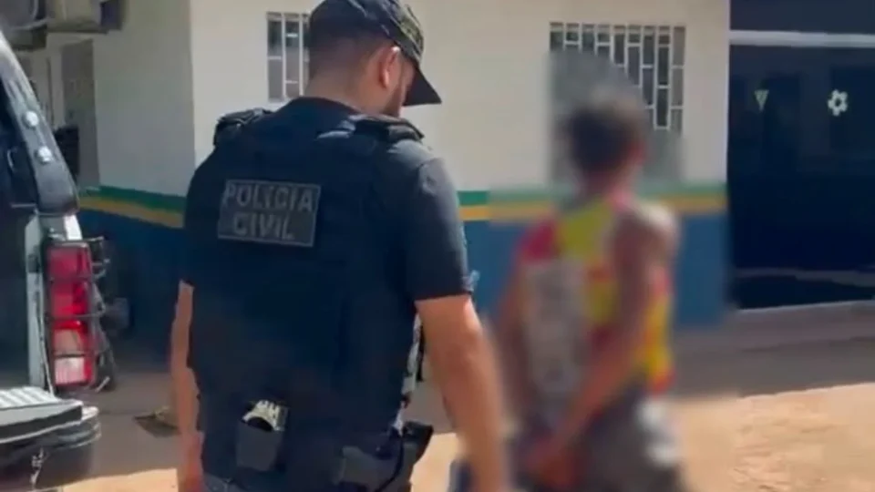 Homem é preso após agredir enteada que tentou defender a mãe de agressões em Nova Olinda do Norte