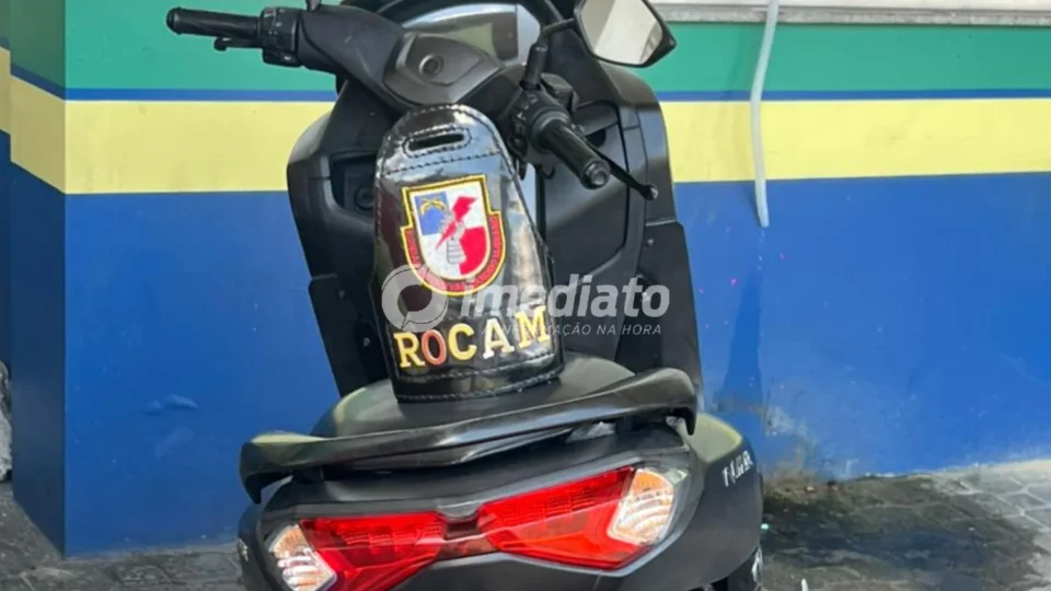 Homem é preso na Avenida Tefé com pistola, drogas e dinheiro escondidos em motocicleta após denúncia