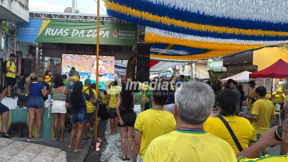 Rua Vila Isabel entra em clima de Copa e reúne torcedores para Brasil x Escócia no bairro Praça 14, em Manaus