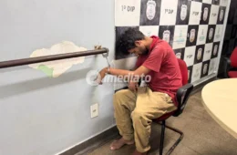 Homem com antecedentes por roubo é preso após ameaçar pessoas com faca e atacar guarda municipal durante festival folclórico em Manaus