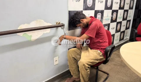 Homem com antecedentes por roubo é preso após ameaçar pessoas com faca e atacar guarda municipal durante festival folclórico em Manaus
