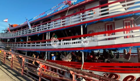 Movimentação intensa no porto de Manaus marca embarque para Parintins com últimas passagens, redes disputadas e clima de festa rumo ao Festival dos Bois