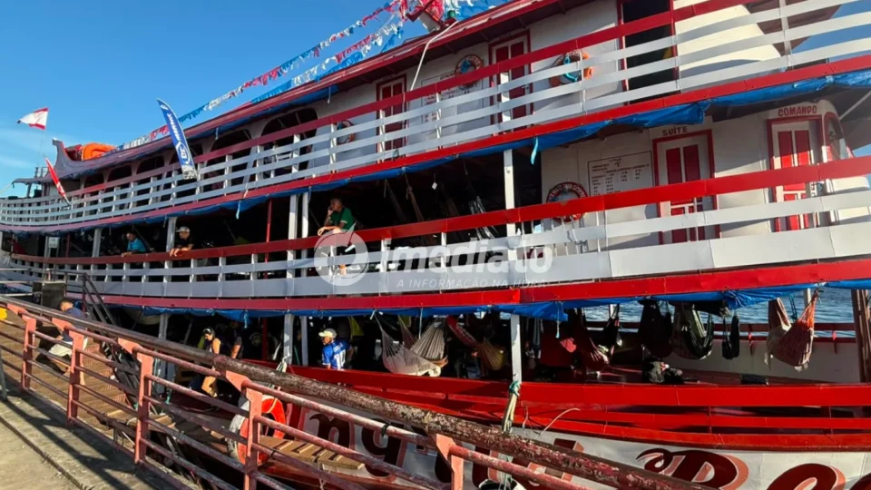 Movimentação intensa no porto de Manaus marca embarque para Parintins com últimas passagens, redes disputadas e clima de festa rumo ao Festival dos Bois