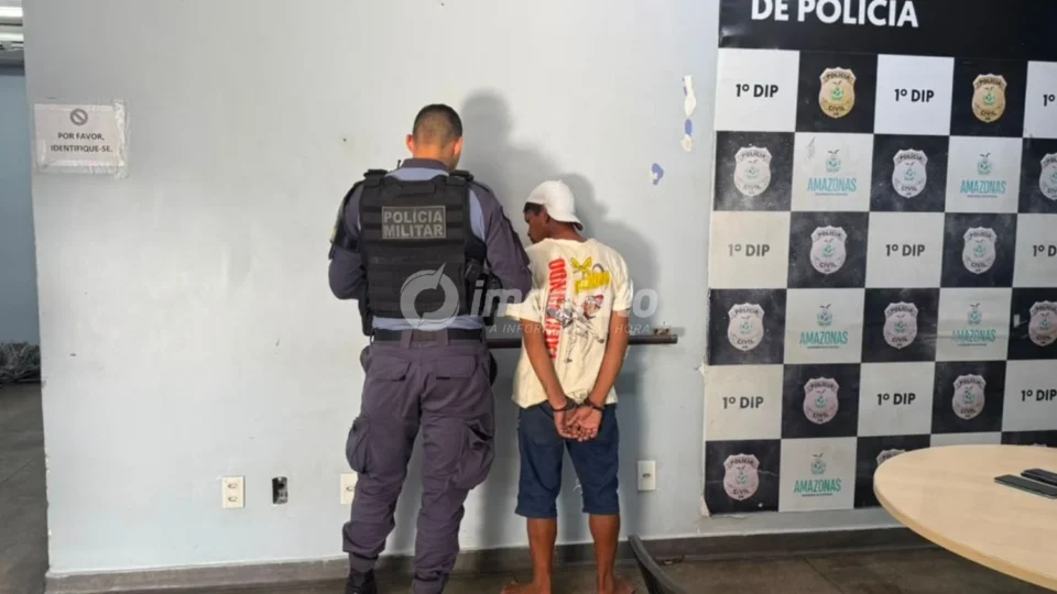 Polícia prende homem apontado por tráfico de drogas em área conhecida da Compensa
