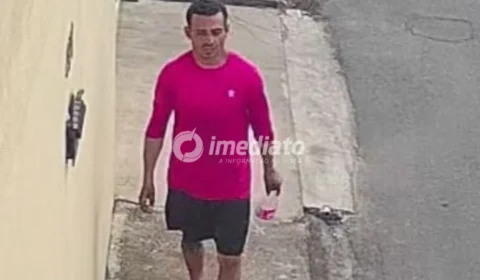 VEJA VÍDEO: Homem suspeito de assaltar moradora após pedir água é preso pela PM no bairro Santa Etelvina