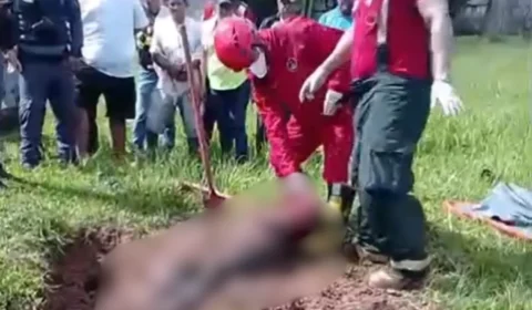 VÍDEO: corpo é encontrado em cova rasa nos fundos de igreja e causa comoção em Tabatinga