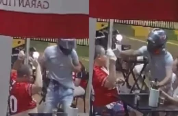 Vídeo: Casal é assaltado enquanto usava celulares em bar no bairro Parque Dez