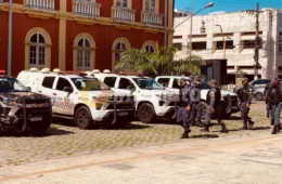 Segurança reforçada no centro de Manaus com operação da Polícia Militar e Cavalaria
