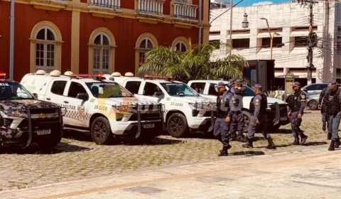 Segurança reforçada no centro de Manaus com operação da Polícia Militar e Cavalaria