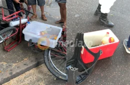 Revolta: após atropelamento, salgados de trabalhador morto são levados por populares no Centro de Manaus