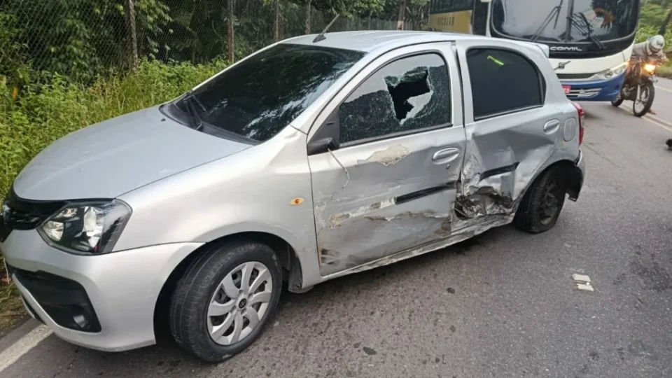 Vídeo: grave acidente deixa feridos e provoca congestionamento na estrada do Aeroporto