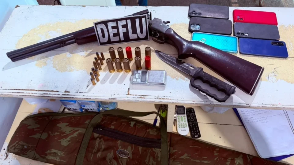 Operação no rio Madeira prende dois homens por posse ilegal de armas em Nova Olinda do Norte
