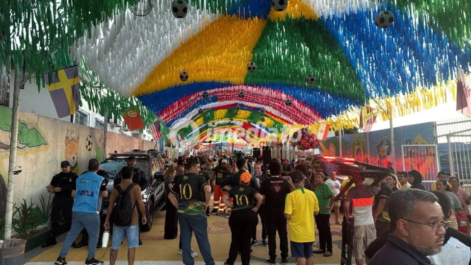 Rua da Copa é inaugurada na Compensa e reúne moradores em noite de festa e expectativa pelos jogos da Seleção