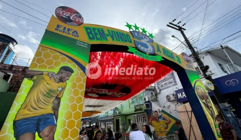 Rua da Copa reúne moradores, turistas e comerciantes para abertura do Mundial em Manaus