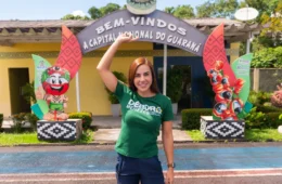 Débora Menezes visita usina de pau-rosa em Maués e reafirma compromisso com produtores do interior: ‘Esse mandato é um braço amigo de quem trabalha no campo’