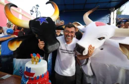 Wilson Lima celebra 50 anos ao lado de amigos e apoiadores durante festa em Parintins