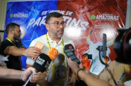Em Parintins, Wilson Lima relembra ações de sua gestão que transformaram o festival e a infraestrutura da cidade