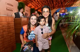 Débora Menezes lidera ações de conscientização sobre proteção de crianças e adolescentes durante o festival de Parintins