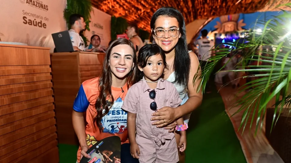 Débora Menezes lidera ações de conscientização sobre proteção de crianças e adolescentes durante o festival de Parintins