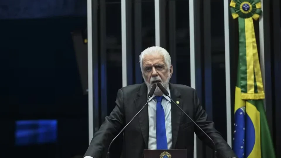 PF mira senador Jaques Wagner em operação que investiga esquema bilionário ligado ao Banco Master