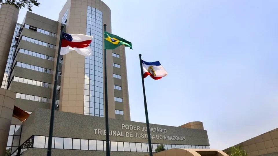 Corregedoria rebate denúncias de ex-funcionários após protesto no 6º Ofício de Registro de Imóveis de Manaus