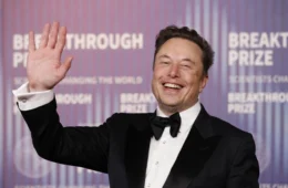 Elon Musk quebra todas as marcas e se torna o primeiro trilionário do mundo