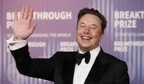 Elon Musk quebra todas as marcas e se torna o primeiro trilionário do mundo