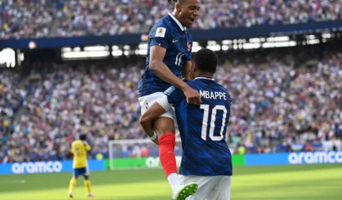 Mbappé comanda vitória da França sobre a Suécia e classificação às oitavas
