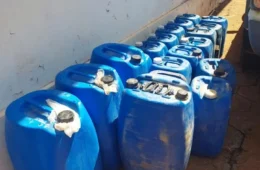 PM apreende 600 pares de chinelos e quase 700 litros de diesel na fronteira