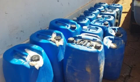 PM apreende 600 pares de chinelos e quase 700 litros de diesel na fronteira
