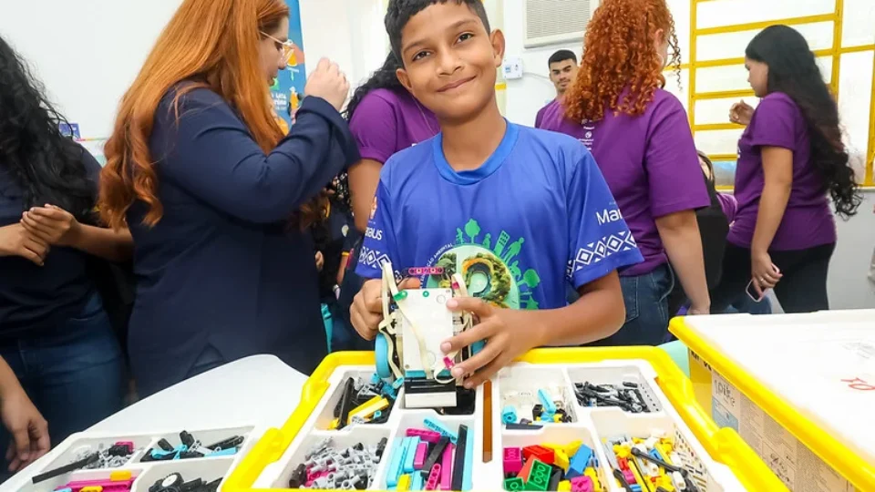 Prefeitura de Manaus inaugura Biblioteca Futuro com Espaço Maker em escola e beneficia mais de mil estudantes
