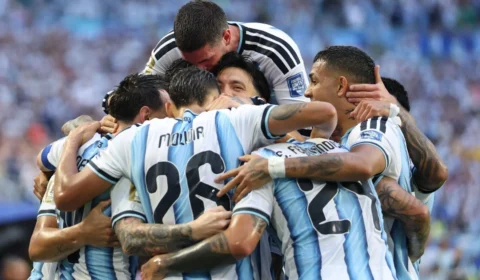 Argentina sofre, mas elimina Cabo Verde na prorrogação e avança às oitavas de final da Copa do Mundo