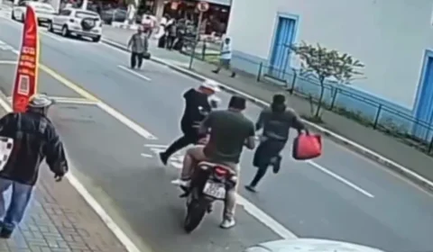 Veja vídeo: Ladrão é derrubado com rasteira e preso após roubar bolsa de mulher em Taubaté