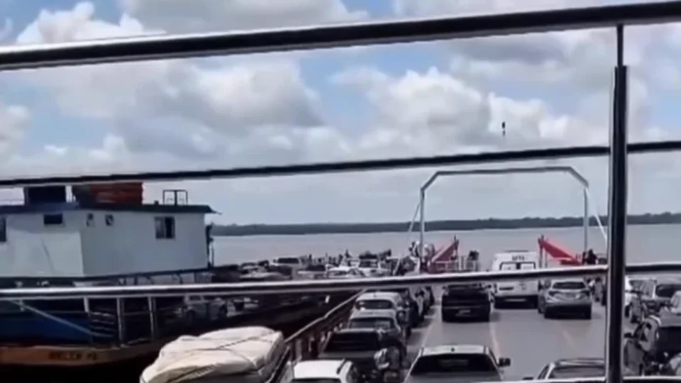 Susto durante travessia entre Belém e Barcarena: embarcação quase colide com balsa; Veja o vídeo