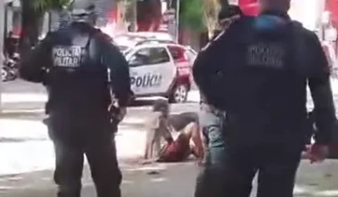 Homem é esfaqueado durante briga na praça Batista Campos, em Belém; Veja o vídeo