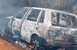 Carro capota, pega fogo e fica destruído na Estrada da Penal, em Porto Velho