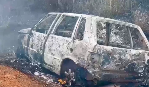 Carro capota, pega fogo e fica destruído na Estrada da Penal, em Porto Velho
