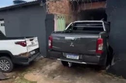 Camionete invade residência após motorista perder o controle em Porto Velho