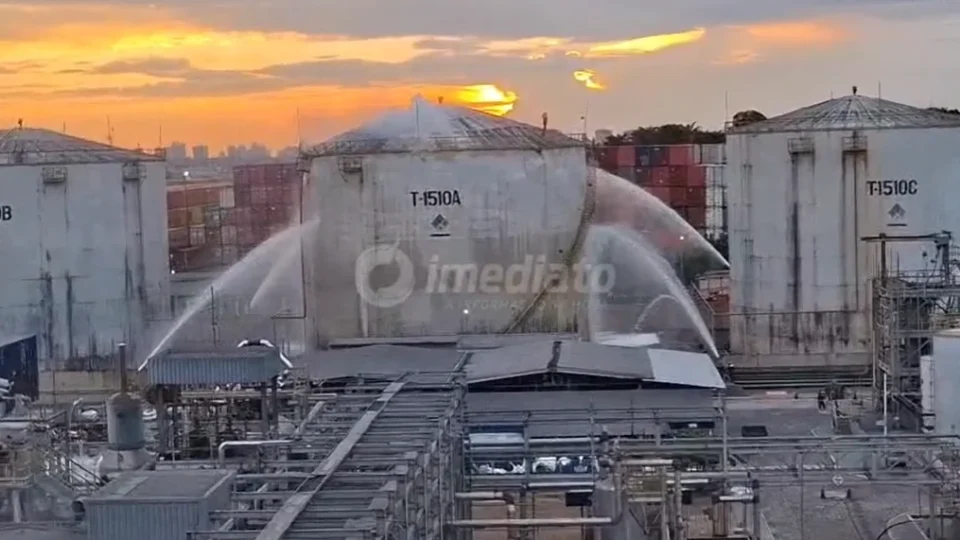 Corpo de Bombeiros emite nota e esclarece causas do vazamento de estireno no Distrito Industrial