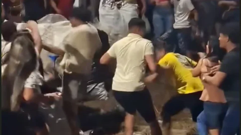 Briga generalizada marca show de Pablo na EXPOFAMA em Oriximiná