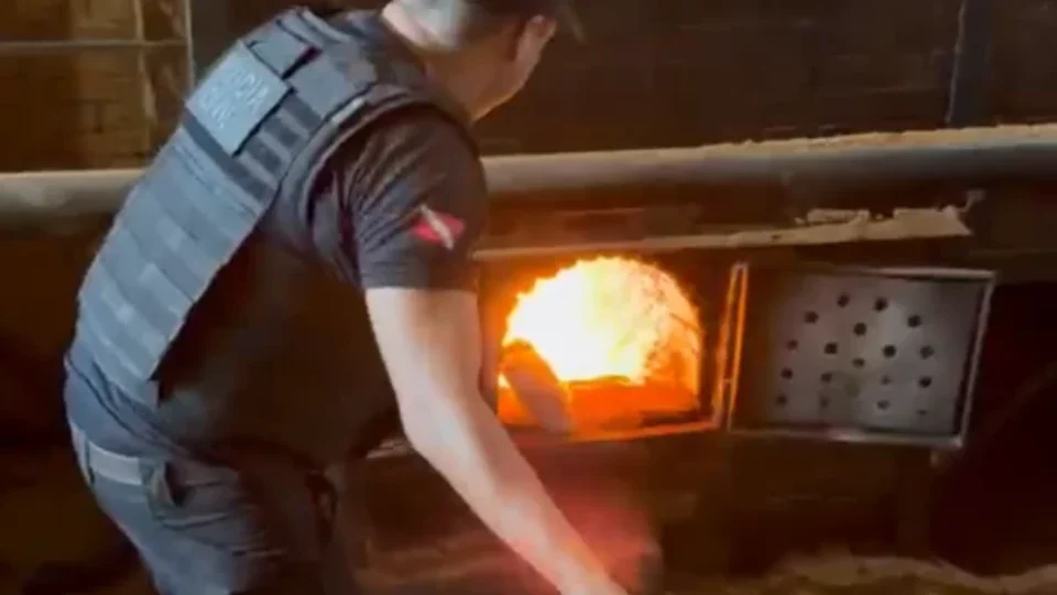 Apreensão milionária: 1,3 tonelada de cocaína é incinerada em Belém; VEJA O VÍDEO
