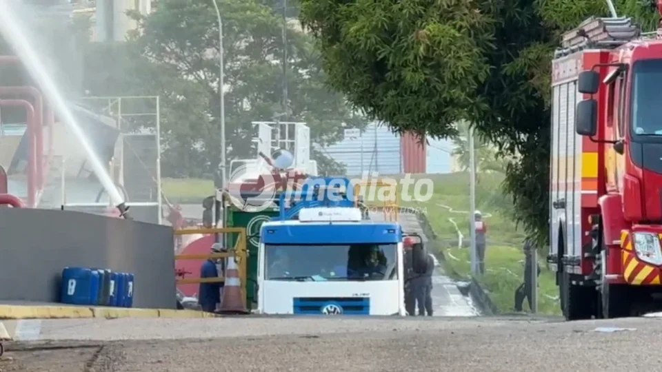 VEJA: Bombeiros seguem há mais de 24 horas em operação para conter vazamento de estireno em Manaus